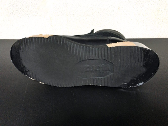 セメダイン 靴用補修剤 シューズドクターN」で、すり減ったダナーライト改のソールを補修する