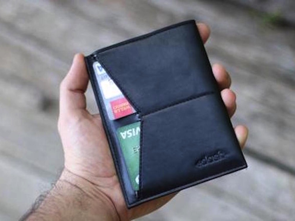 トラベル×ミニマリズムを追求したパスポート専用財布